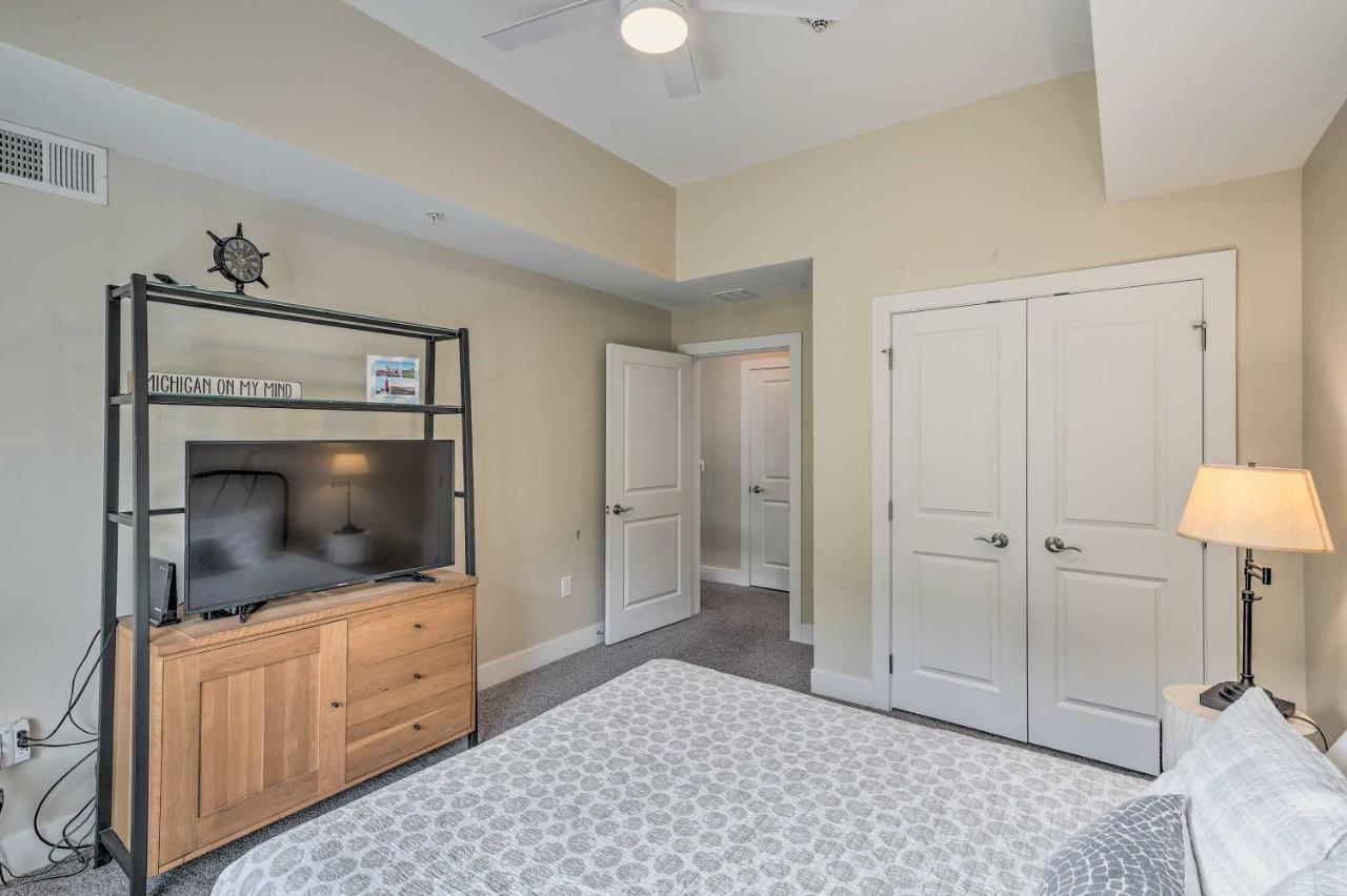 With Patio Less Than 1 Mi To Downtown